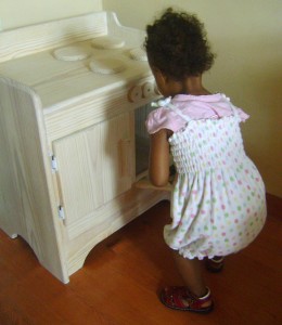 keeyah-and-the-oven Keeyah playing with her oven